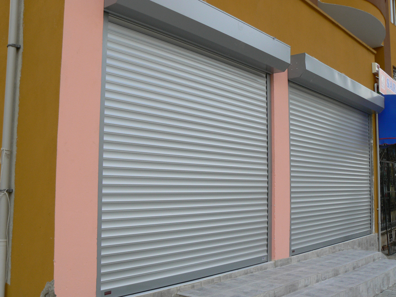 Çelik ve Alüminyum Otomatik Sarmal Kapılar: Güvenlik ve Estetiği Bir Arada Sunan Modern Çözümler